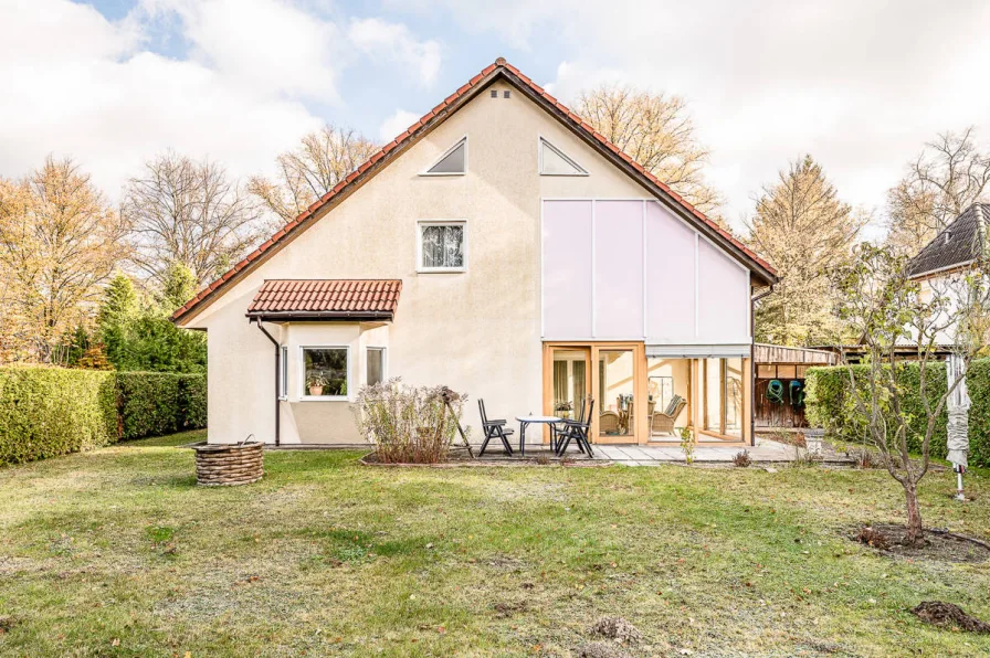 Herzlich Willkommen - Haus kaufen in Hohen Neuendorf - Einfamilienhaus mit Potenzial: Großzügiges Grundstück, Kamin und Garage