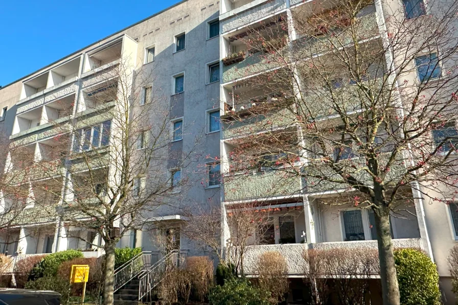 Hausansicht Straßenseite - Wohnung kaufen in Falkensee - Fein und bald mein