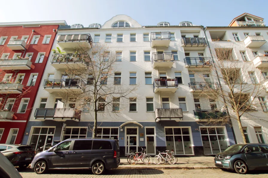 Straßenansicht - Wohnung kaufen in Berlin-Prenzlauer Berg - Prenzlauer Perle: 3 Zimmer mit Balkon