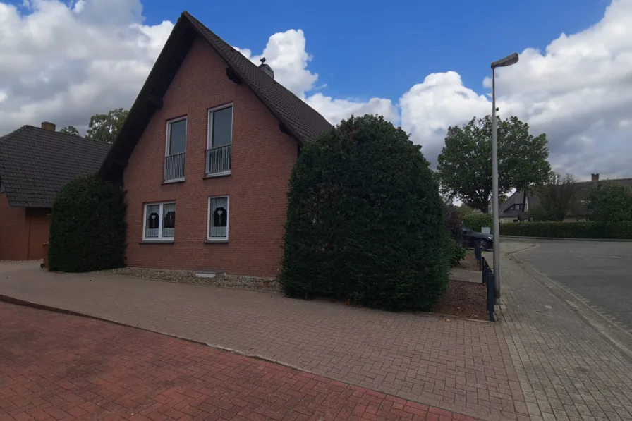 Seitenansicht - Haus kaufen in Diepholz - Charmantes Einfamilienhaus mit Wohlfühlgarantie