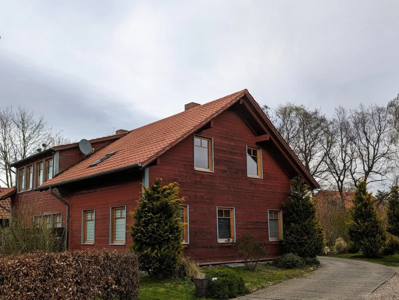 Frontansicht - Haus kaufen in Auetal - Traumhaftes Zweifamilienhaus mit ökologischer Bauweise