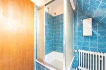 Tageslichtbadezimmer mit Dusche Obergeschoss Ansicht 2