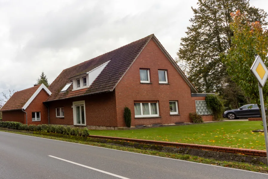 Ansicht - Haus kaufen in Mettingen - "Grünes Paradies: Familienhaus mit endlosem Garten"