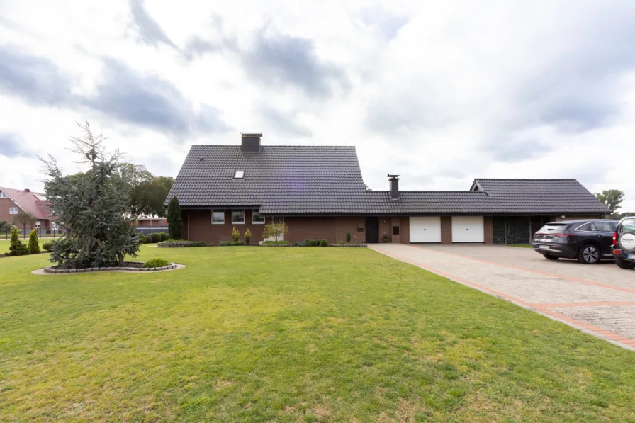 Vorderansicht - Haus kaufen in Mettingen - Anspruchsvolles Wohnen in bester Lage, Mehrgenerationenhaus,ca.3750 m² Grundstück