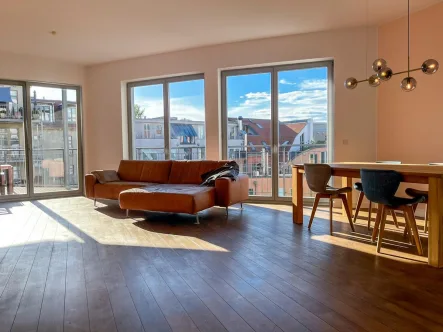 Titelbild - Wohnung mieten in Berlin - Stilvolles Apartment – Nähe Scheunenviertel und Hackeschem Markt – optional TG-Stellplatz und Möblierung