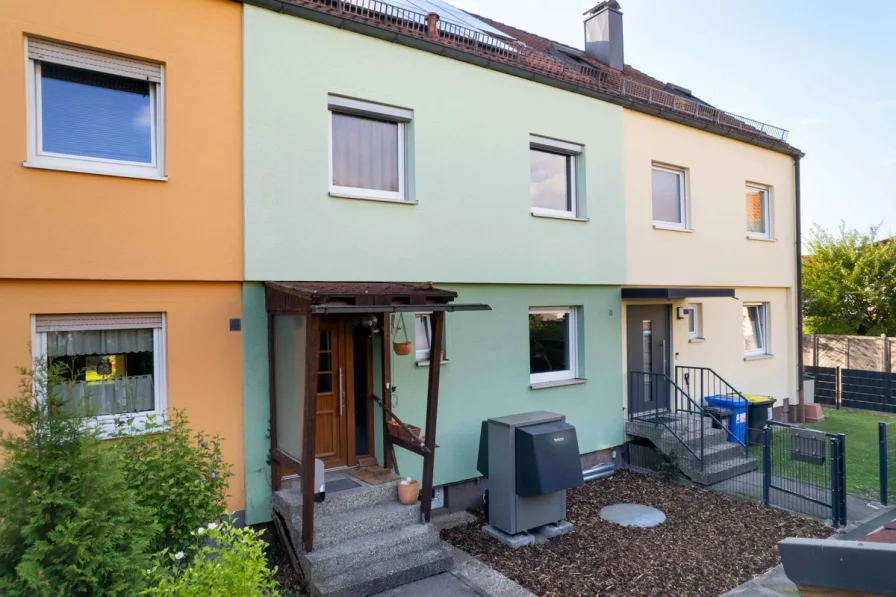 Außenansicht - Haus kaufen in Nürnberg - Start frei für Ihre Familie - Energiesparhaus mit Effizienzklasse B direkt in Moorenbrunn