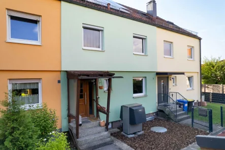 Außenansicht - Haus kaufen in Nürnberg - Start frei für Ihre Familie - Energiesparhaus mit Effizienzklasse B direkt in Moorenbrunn