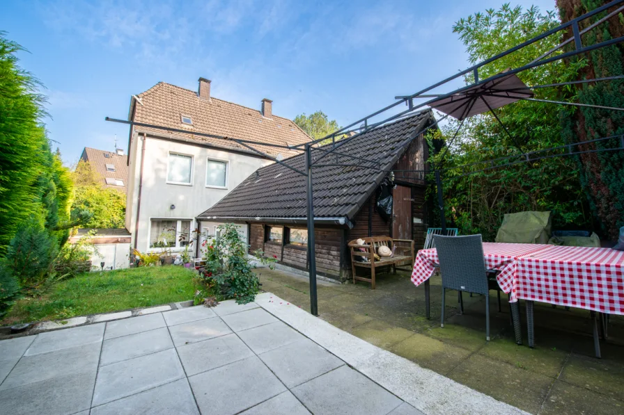 Titelbild - Haus kaufen in Essen / Frillendorf - Großzügige Doppelhaushälfte mit 5 Zimmern, großem Garten und Garage in Essen-Frillendorf