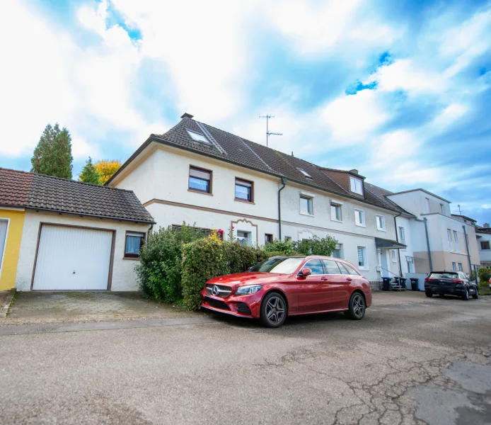 Straßenansicht - Haus kaufen in Essen / Kupferdreh - Familienglück! Gemütliche Doppelhaushälfte in Essen-Kupferdreh