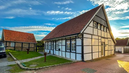 Außenansicht - Haus kaufen in Emsdetten - MODERNISIERTER FACHWERKTRAUM IM GRÜNEN MIT EINLADENDER WOHLFÜHLATMOSPHÄRE