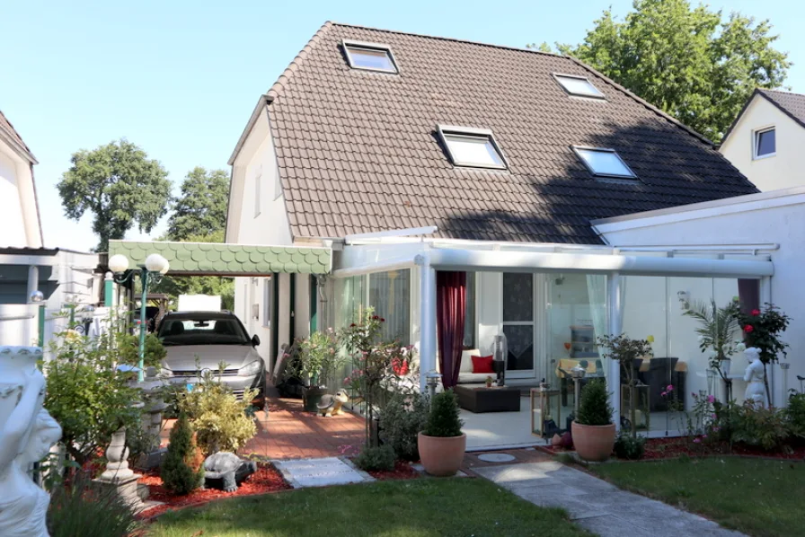 Rückansicht mit Wintergarten - Haus kaufen in Schwanewede - Einziehen und genießen! Ihr neues TOP-Zuhause für Ihre Familie!