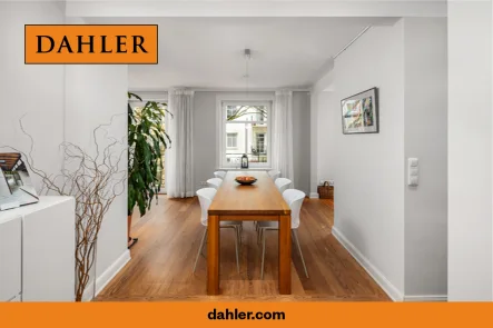 Wohn-/Essbereich - Wohnung kaufen in Hamburg-Winterhude - Innenhofidylle: Zeitloses, elegantes Wohnen mit offenem Raumkonzept