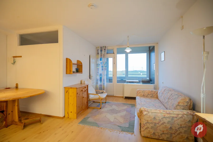 Wohnraum mit Loggia_Whg 12 - Wohnung kaufen in Wendtorf  - Ebenerdige Ferienwohnungen mit Hafenblick in Marina Wendtorf