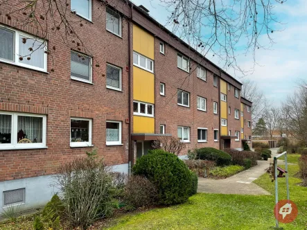 Vorderseite - Wohnung kaufen in Preetz - Im Hochparterre: Schön geschnittene 2-Zimmer Wohnung mit West-Loggia und Stellplatz