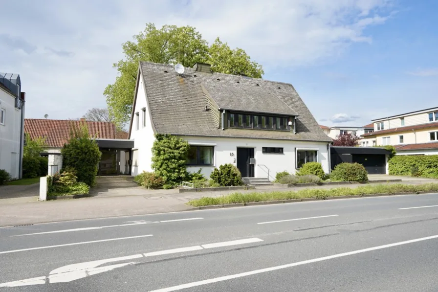 Hausansicht - Haus kaufen in Rotenburg (Wümme) - Gesamtfläche ca. 406 m² - Attraktives Einfamilienhaus mit ehemaliger Arztpraxis