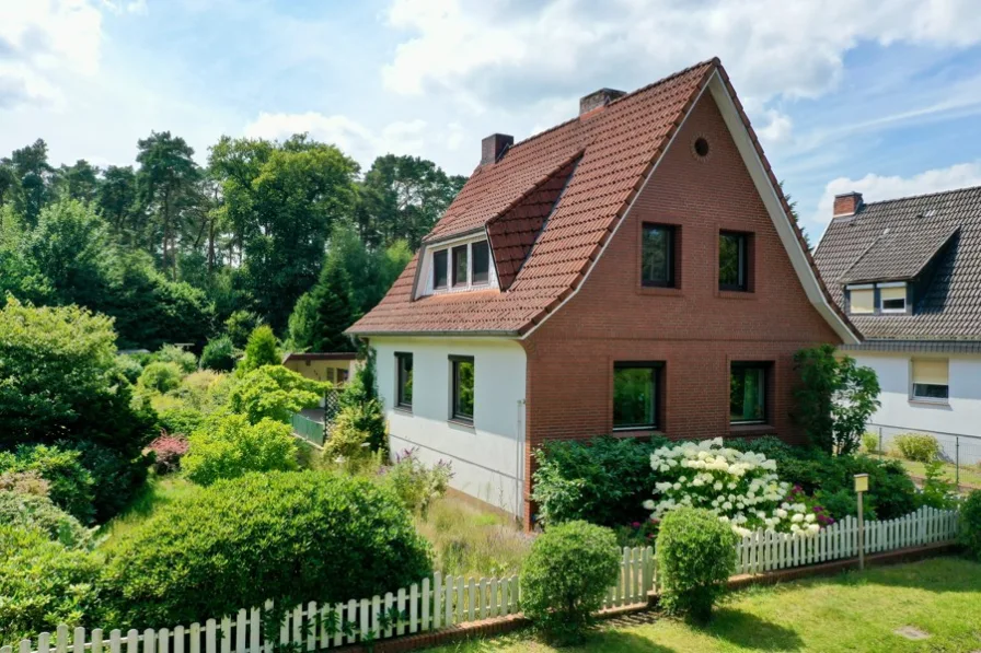 Hausansicht - Haus kaufen in Scheeßel - Einfamilienhaus mit großzügigem Garten in ruhiger Lage