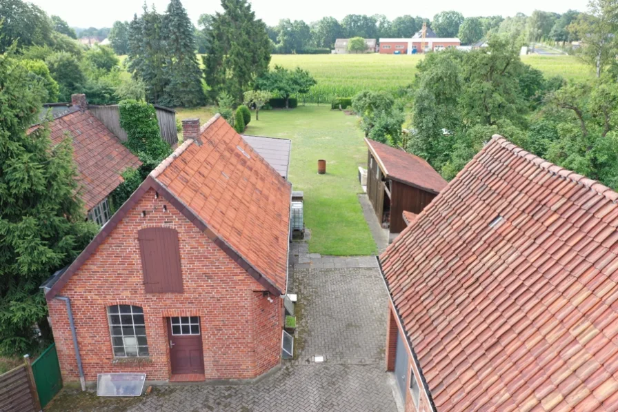 Blick zum hinteren Grundstücksteil (B-Plan vorhanden)l