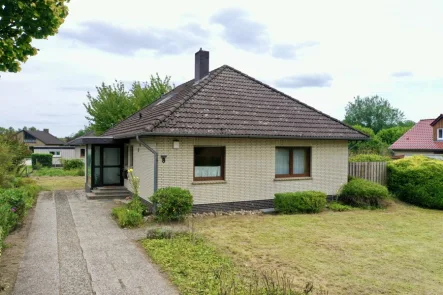 Hausansicht - Haus kaufen in Zeven - Einladendes Einfamilienhaus auf großzügigem 1.150 m² Grundstück