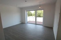 Wohn- Esszimmer mit Zugang zum Balkon