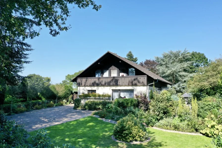 Hausansicht mit Vorgarten - Haus kaufen in Scheeßel / Westerholz - Einfamilienhaus in ruhiger, ländlicher Lage mit großzügigem Raumangebot