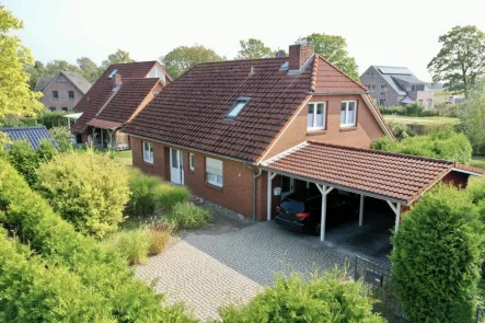 Hauseingang - Haus kaufen in Wohnste - Einfamilienhaus mit gepflegtem Garten und Doppelcarport