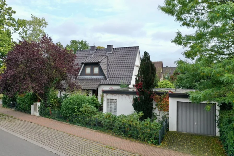 Einfamilienhaus mit Garage und Nebengebäude - Haus kaufen in Rotenburg (Wümme) - Mühlenende! Einfamilienhaus mit Garage und Nebengebäude – bereit zur Renovierung!