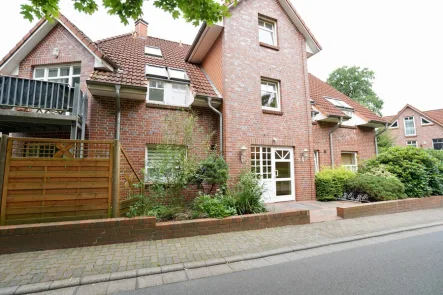 Hausansicht - Wohnung mieten in Scheeßel - Aparte 2 Zimmer-Wohnung mit Balkon im Dachgeschoss