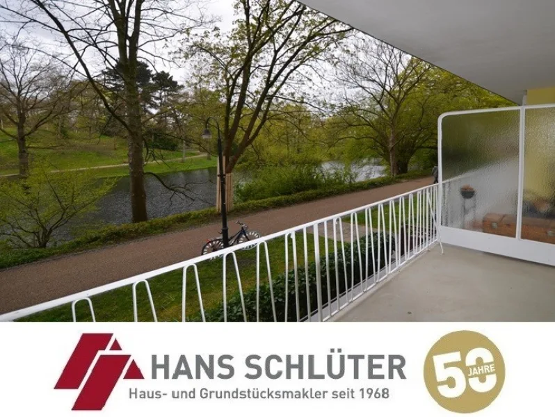 Balkonbllick  - Wohnung kaufen in Bremen - Vermietete, moderne 3-Zi. Wohnung an der Contrescarpe: mit idyllischem Blick auf die Wallanlagen