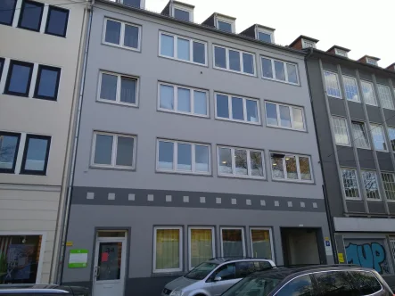 Frontansicht des Hauses - Wohnung mieten in Bremen - helle 3 Zimmer Dachgeschosswohnung - An der Weide / Rembertistraße