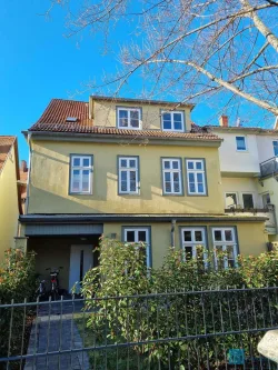 Hausansicht Garten - Wohnung mieten in Erfurt - Renovierte 3-Zimmer Wohnung inmitten der Erfurter Altstadt!