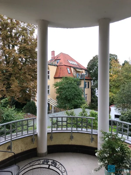 Balkon - Haus kaufen in Erfurt - Ein besonderer Juwel! Mehrfamilien-Villa mit Stellplätzen in bester Lage am Park und Wasser!