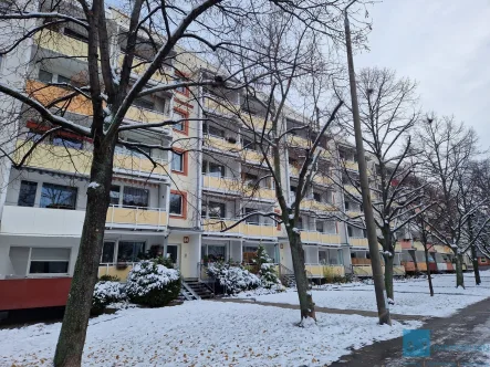 Hausansicht - Wohnung mieten in Erfurt - Gemütliche Wohnung mit Balkon und Einbauküche