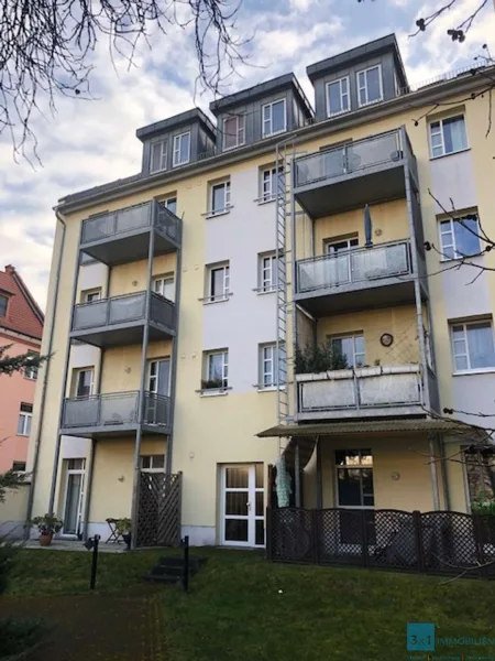 Hausansicht - Wohnung kaufen in Erfurt - Kapitalanlage! 2-Zimmer Wohnung mit Stellplatz in der Nähe der Fachhochschule zu verkaufen!