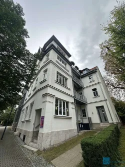 Hausansicht - Wohnung mieten in Weimar - Moderne 2-Zimmer-Erdgeschosswohnung mit EBK!