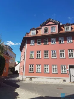 Hausansicht  - Wohnung mieten in Erfurt - Altstadt-Flair | 3 Zimmer-Wohnung mit Terrasse