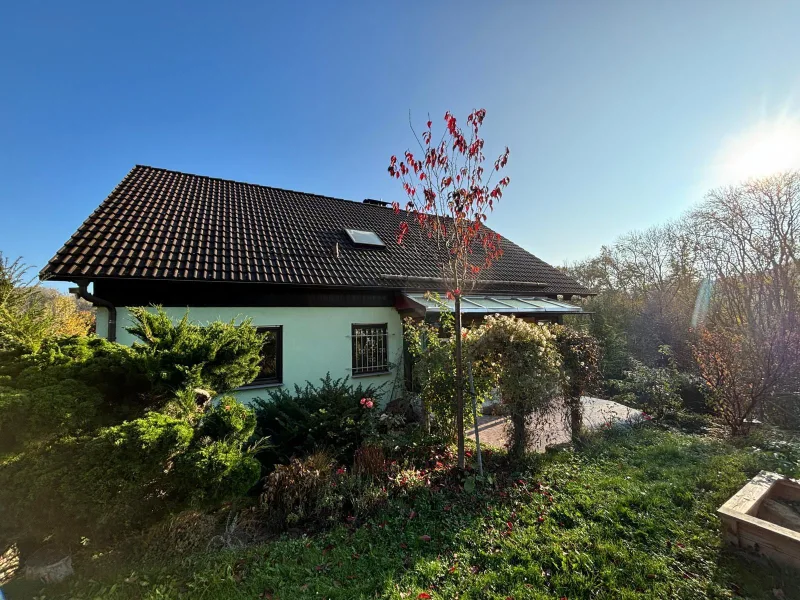 Außenansicht - Haus kaufen in Lehesten - Freistehendes Einfamilienhaus am Waldrand in der Nähe von Jena!