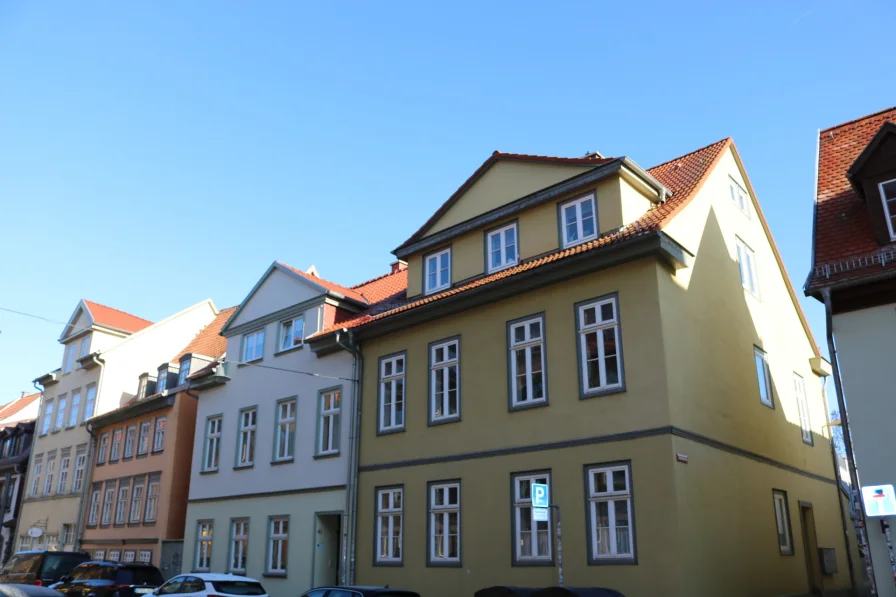 Hausansicht - Wohnung mieten in Erfurt - 2-Zimmer-Wohnung mit Dachterrasse & EBK | Altstadt-Flair