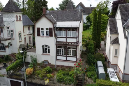 Ansicht - Haus kaufen in Hofheim - Hofheim: Das Besondere bewahren! Dieses historische Haus inspiriert zum Leben