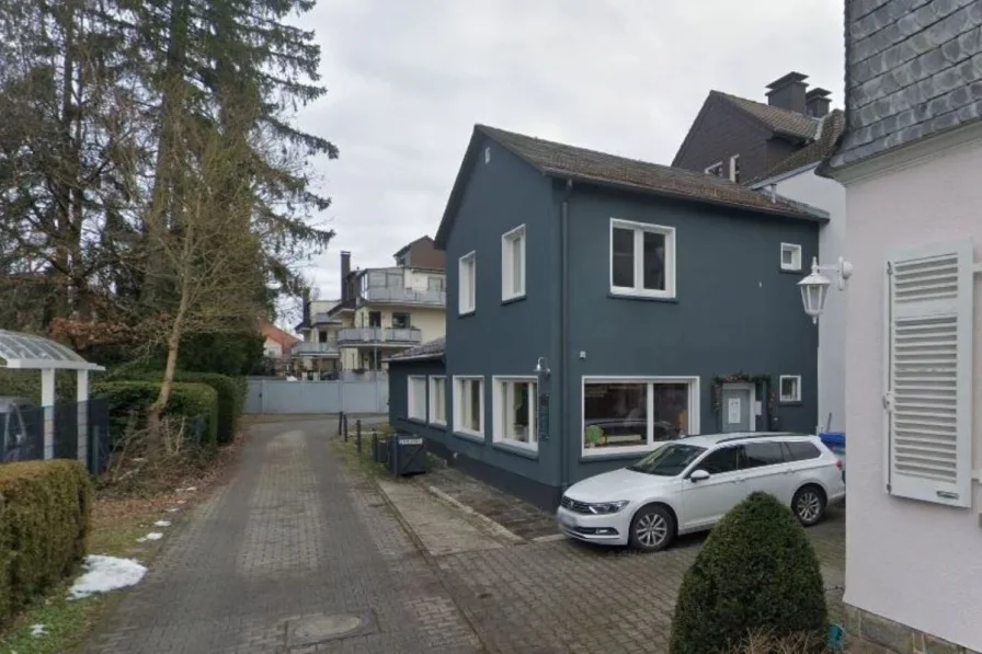 Aussenansicht - Haus kaufen in Kronberg - Kleines, aber feines Hinterhaus mit vielen Möglichkeiten in sehr guter Lage von Kronberg!