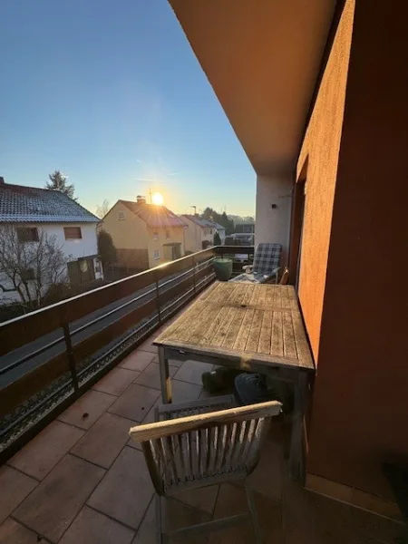 Sonnenuntergang - Wohnung kaufen in Hofheim - Hofheim: Zum Sofortbezug!! Modernisierte 3-Zimmerwohnung in wunderbarer Ruhelage