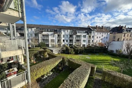 Aussicht Loggia - Wohnung kaufen in Bad Homburg - Bad Homburg - Kirdorf: Attraktive 2-Zimmer-Maisonettewohnung in ruhiger Stadtlage!