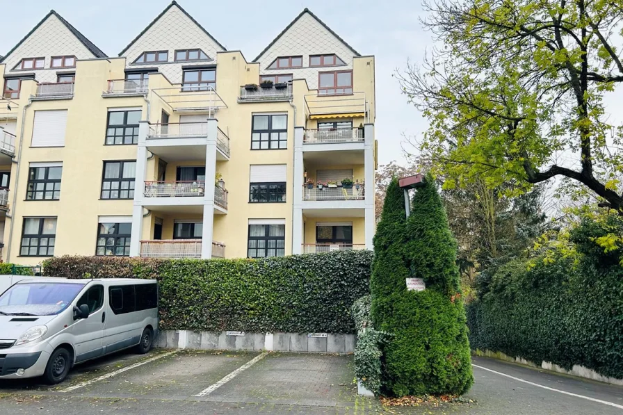 Außenbild - Wohnung kaufen in Frankfurt am Main - Frankfurt-Niederrad: Vermietete 1-Zimmer-Dachgeschosswohnung mit Balkon!