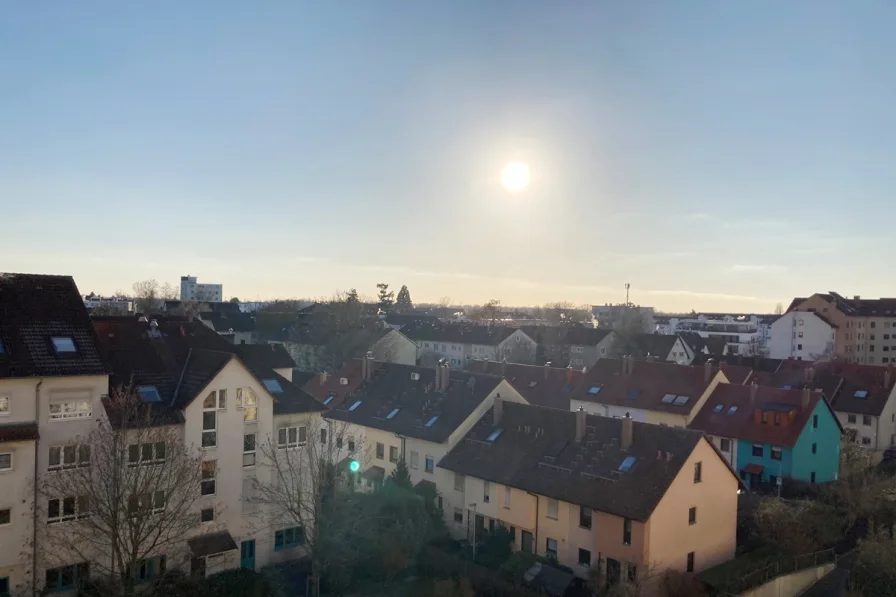 Blick vom Balkon - Wohnung kaufen in Langen - Langen: Gut geschnittene 2-Zimmer-Wohnung mit Balkon!