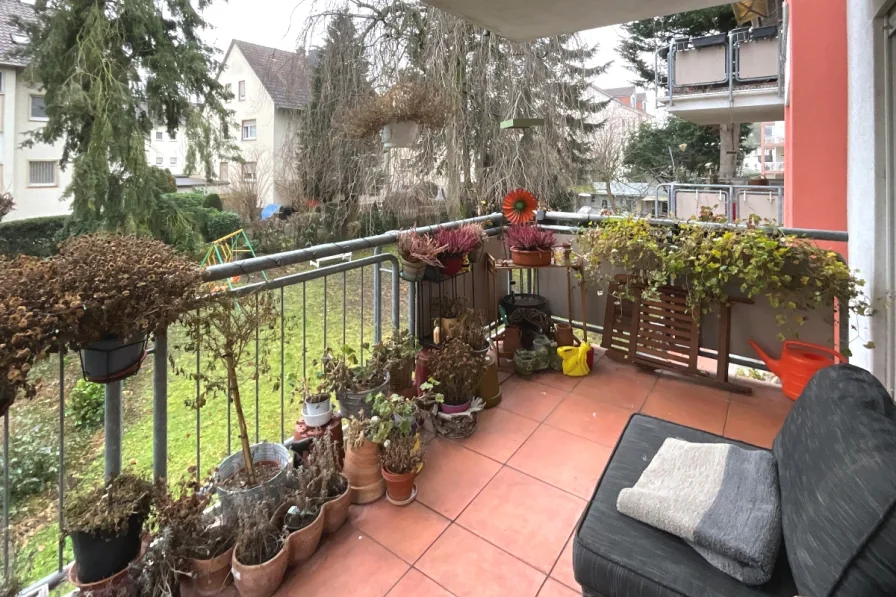 Balkon und Blick in den Garten