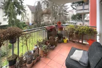 Balkon und Blick in den Garten