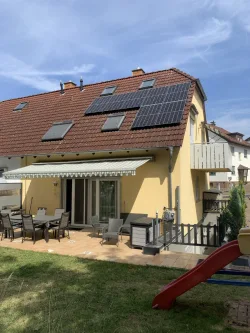 Gartenansicht - Haus kaufen in Linsengericht-Eidengesäß - AS-Immobilien.com +++ Gepflegtes 1-Familienhaus mit 2 Garagen +++