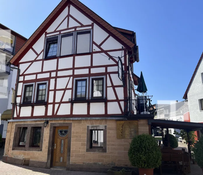 BILD1 - Haus kaufen in Bad Orb - AS-Immobilien.com +++ Uriges Fachwerkhaus als Wohn-/Geschäftshaus für Ihre Geschäftsidee +++