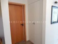  Flur mit Einbauschrank