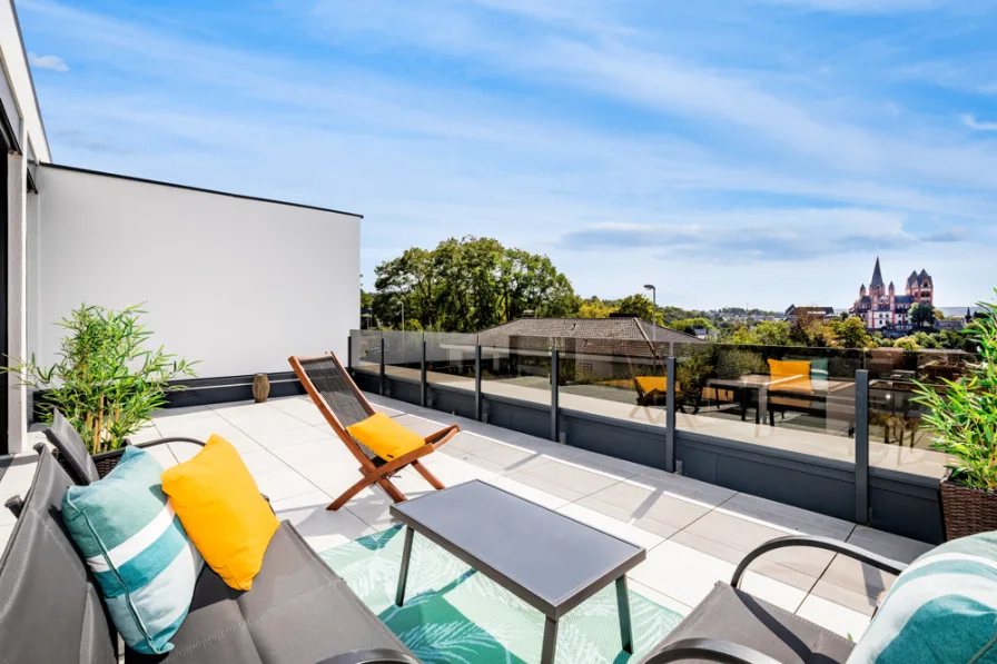 Terrasse - Haus kaufen in Limburg an der Lahn - Provisionsfrei vom EigentümerNeubau: Modernes Wohnen mit traumhaftem Blick auf den Limburger-Dom!