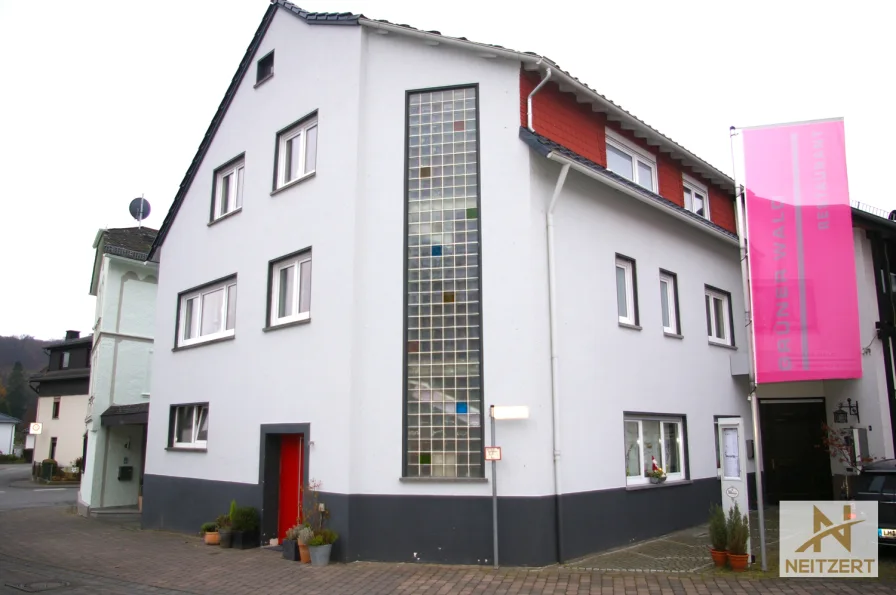 Außenansicht  - Wohnung kaufen in Selters (Taunus) / Eisenbach - Eigentumswohnung auf zwei Etagen in Eisenbach-Selters. Für Selbstnutzer und/oder Kapitalanleger!
